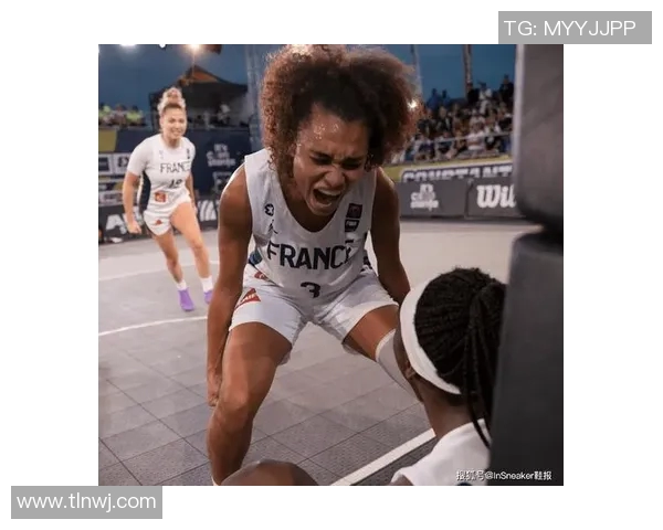 维克多温班亚马在球场外展现的领导力与责任感的重要性分析