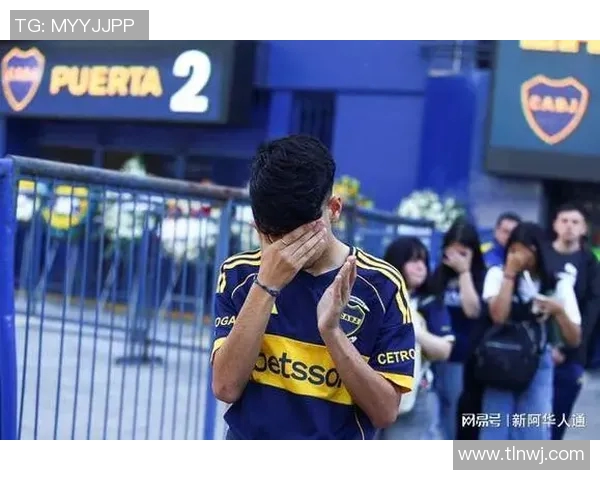 足球明星因倒踢球意外身亡引发全球哀悼与关注